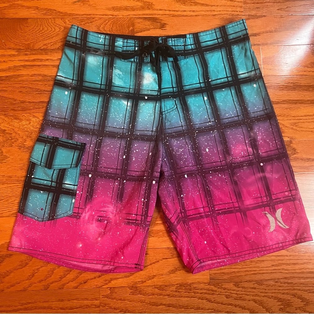 Hurley men’s colorful patterned swim trunks size 32,